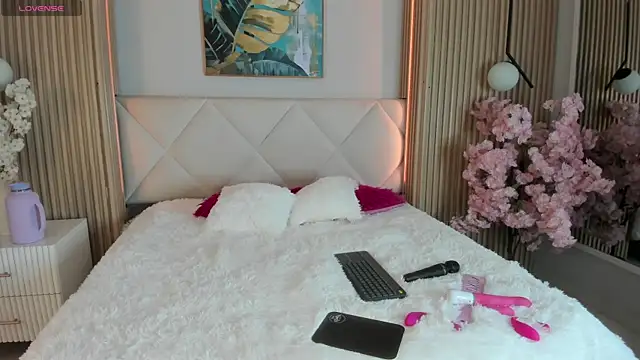 Snapshot of Mila_Hank_ chatting on February 4, 2026, 12:55 pm Mila Hank online show from February 4, 2026, 12:55 pm