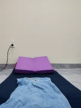 Lyly suri07 online show from November 24, 2025, 4:40 pm