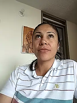 KittyHoleshot87 online show from October 6, 2025, 5:54 pm