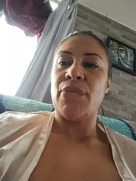 Snapshot of KittyHoleshot87 chatting on April 30, 2026, 1:39 pm KittyHoleshot87 online show from April 30, 2026, 1:39 pm