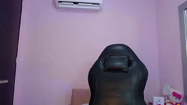 kiity horny  online show from November 1, 2025, 1:24 pm