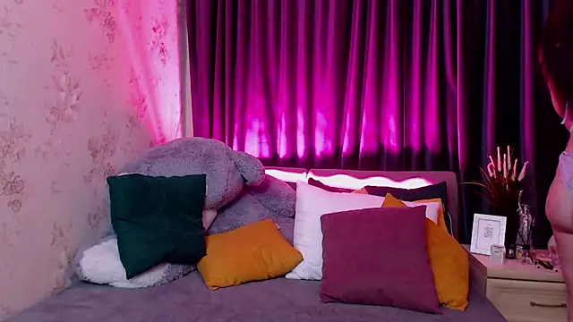 Nina Blum  online show from March 29, 2026, 5:07 am