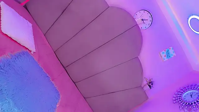 Nauthy girl online show from October 6, 2025, 12:02 pm