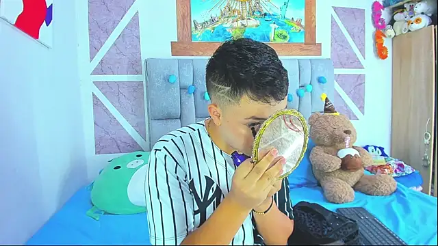 christopher Hot online show from April 1, 2026, 11:35 pm