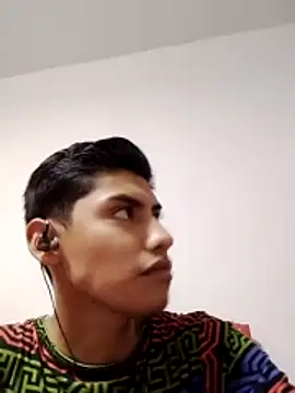 aispuro8505 online show from December 4, 2025, 5:06 am