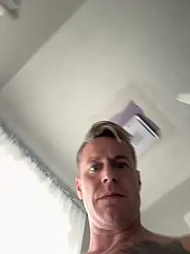 DILFiGuess11 online show from September 17, 2025, 4:41 pm