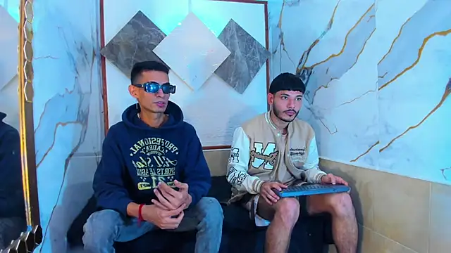 Snapshot of Golldens_Dreamss chatting on October 15, 2025, 7:58 pm Golldens Dreamss online show from October 15, 2025, 7:58 pm