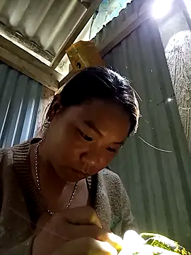 may-squirl online show from September 26, 2025, 4:16 am