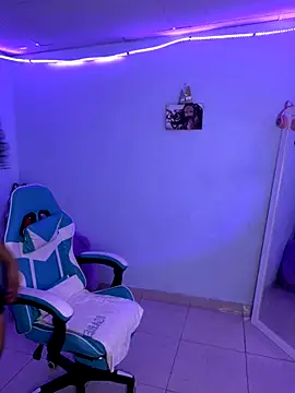 ViolettaMiller  online show from September 18, 2025, 1:02 pm