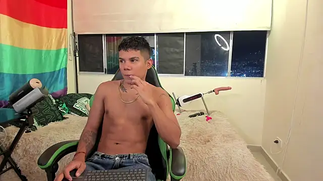 Snapshot of Jack_castell chatting on December 2, 2025, 12:05 am Jack castell online show from December 2, 2025, 12:05 am