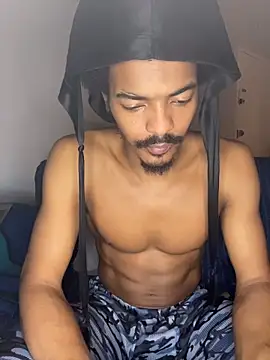 TRILLAHUNG online show from January 14, 2026, 9:42 pm