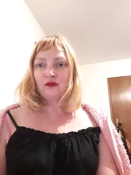 Snapshot of LiluLiluLilu chatting on November 3, 2025, 6:20 pm LiluLiluLilu online show from November 3, 2025, 6:20 pm