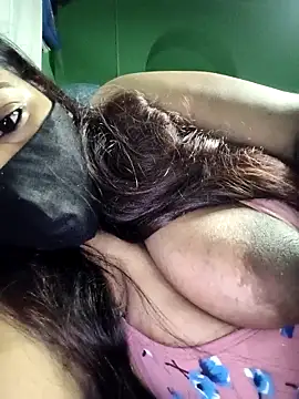 Snapshot of V-hot-swiet chatting on October 7, 2025, 11:24 pm V-hot-swiet online show from October 7, 2025, 11:24 pm