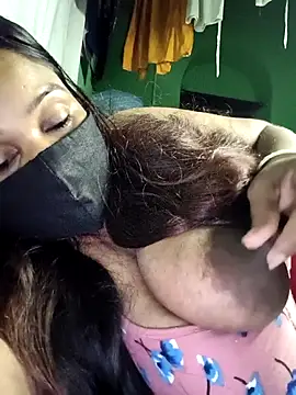 Snapshot of V-hot-swiet chatting on October 30, 2025, 11:27 pm V-hot-swiet online show from October 30, 2025, 11:27 pm