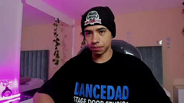 Muscle Scott online show from November 16, 2025, 1:39 pm