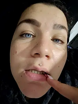 Snapshot of angelcurvyxtremx69 chatting on February 19, 2026, 2:40 am angelcurvyxtremx69 online show from February 19, 2026, 2:40 am