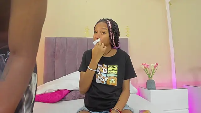 Snapshot of Kiaraa_y_Her_Crazy chatting on May 24, 2026, 4:17 am Kiaraa y Her Crazy online show from May 24, 2026, 4:17 am