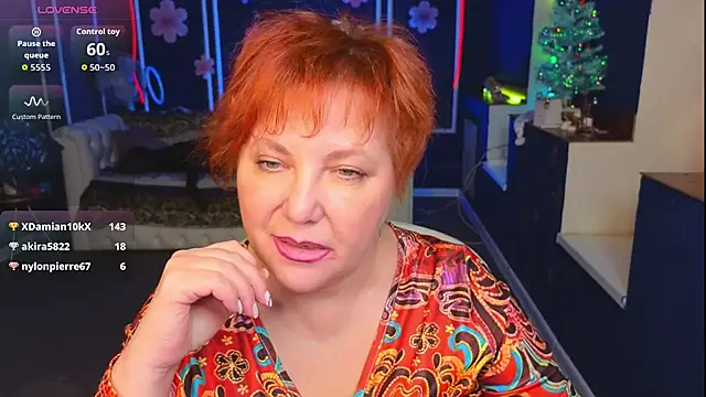 Kira Kenett online show from December 15, 2025, 3:27 pm