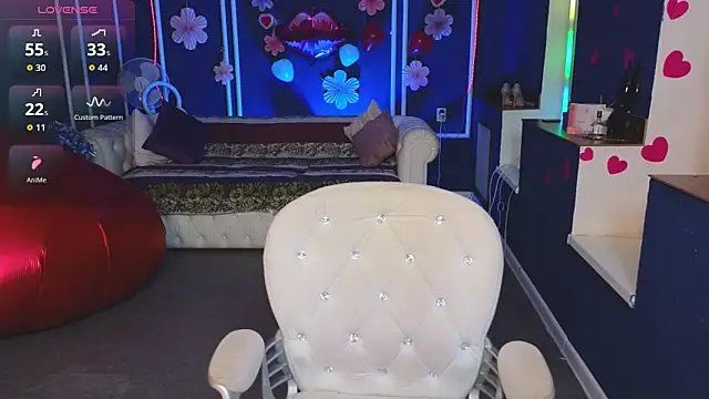 Kira Kenett online show from February 12, 2026, 6:58 pm