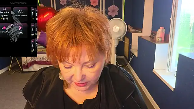 Kira Kenett online show from May 26, 2026, 5:36 am