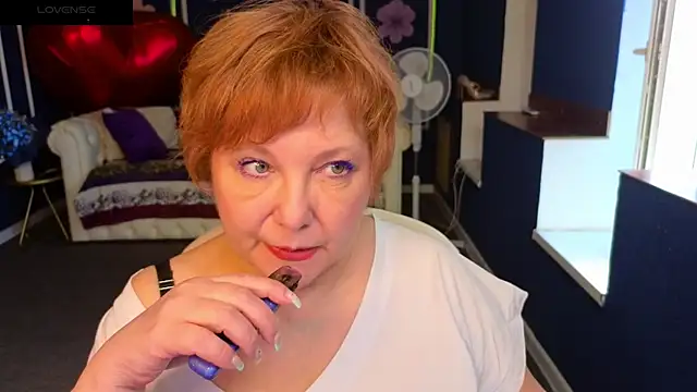 Kira Kenett online show from June 2, 2026, 5:42 am