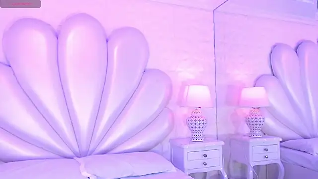 HatsaJones online show from September 26, 2025, 3:54 am