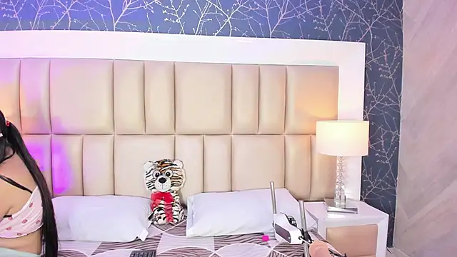 HatsaJones online show from February 28, 2026, 4:13 am