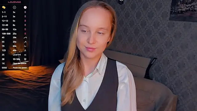 SoonMoor online show from September 24, 2025, 5:16 pm