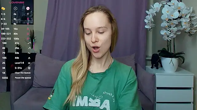 SoonMoor online show from April 4, 2026, 6:38 pm