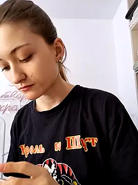 LillySvon online show from March 23, 2026, 3:27 pm