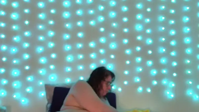Snapshot of luvely_gurl chatting on May 2, 2026, 4:23 pm luvely gurl online show from May 2, 2026, 4:23 pm