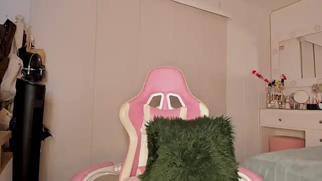 Snapshot of Lauuuuuuuu_ chatting on September 26, 2025, 4:16 am Lauuuuuuuu  online show from September 26, 2025, 4:16 am