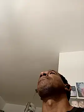 estrogeni online show from September 22, 2025, 7:27 pm