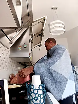 estrogeni online show from March 30, 2026, 8:48 am