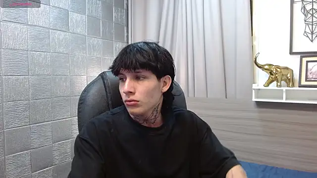 Iantwink18 online show from November 7, 2025, 8:09 pm