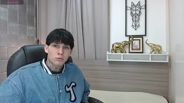 Iantwink18 online show from February 13, 2026, 10:17 pm