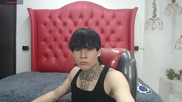 Snapshot of Iantwink18 chatting on March 25, 2026, 8:48 pm Iantwink18 online show from March 25, 2026, 8:48 pm