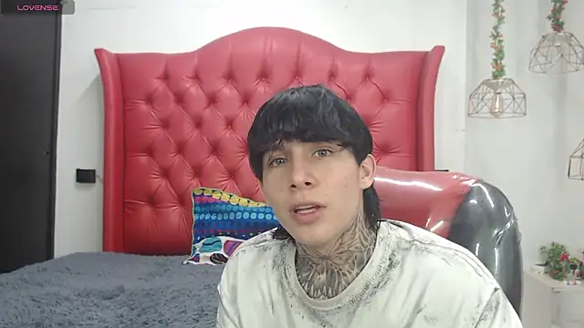 Snapshot of Iantwink18 chatting on March 26, 2026, 8:47 pm Iantwink18 online show from March 26, 2026, 8:47 pm