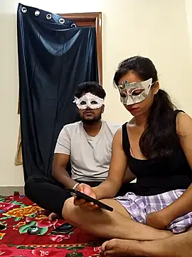 Snapshot of Family02 chatting on September 24, 2025, 3:37 pm Family02 online show from September 24, 2025, 3:37 pm