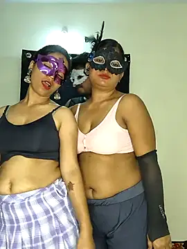 Snapshot of Family02 chatting on October 17, 2025, 3:58 pm Family02 online show from October 17, 2025, 3:58 pm