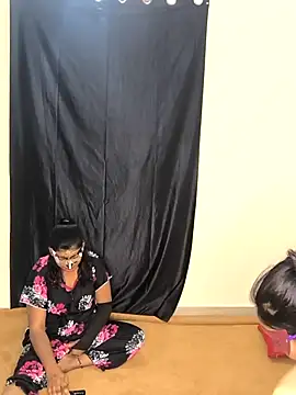 Snapshot of Family02 chatting on October 18, 2025, 4:41 pm Family02 online show from October 18, 2025, 4:41 pm