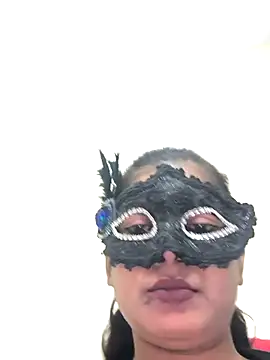 Snapshot of Family02 chatting on December 3, 2025, 6:32 am Family02 online show from December 3, 2025, 6:32 am