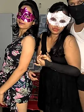 Snapshot of Family02 chatting on December 15, 2025, 5:28 pm Family02 online show from December 15, 2025, 5:28 pm