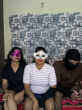 Snapshot of Family02 chatting on December 17, 2025, 4:57 pm Family02 online show from December 17, 2025, 4:57 pm