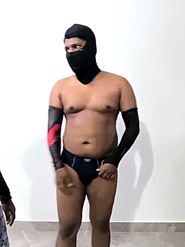 Family02 online show from May 4, 2026, 9:05 am