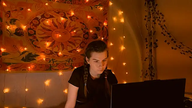 AliceCUNTach online show from February 4, 2026, 5:02 am