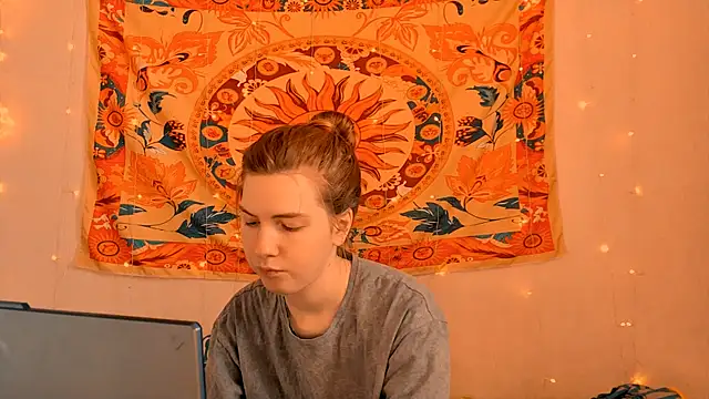 AliceCUNTach online show from April 4, 2026, 5:06 am