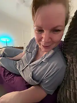 Snapshot of aussiepeaches chatting on June 12, 2026, 12:48 pm aussiepeaches online show from June 12, 2026, 12:48 pm