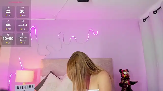 EmaRae1499 online show from October 10, 2025, 8:19 pm