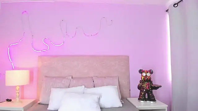 EmaRae1499 online show from November 10, 2025, 7:35 pm